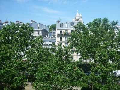To have a location this close to Montmartre, the Sacre Coeur, Moulin Rouge etc. for such a good price is fantastic.